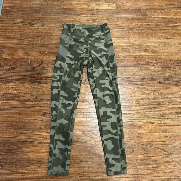 Fabletics Green Camo Leggings - Picture 2 of 6